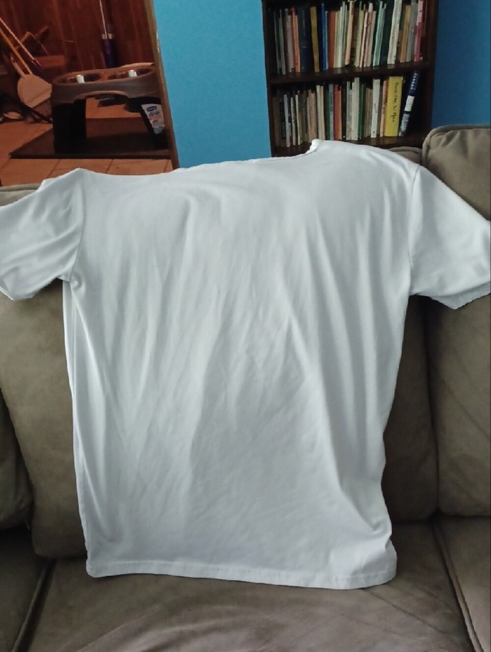 Source Unknown White Graphic Tee with Cinnamon Roll Design - Picture 3 of 3